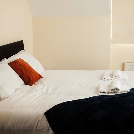 Avril Warwickshire Home Stay Nuneaton Esterno foto