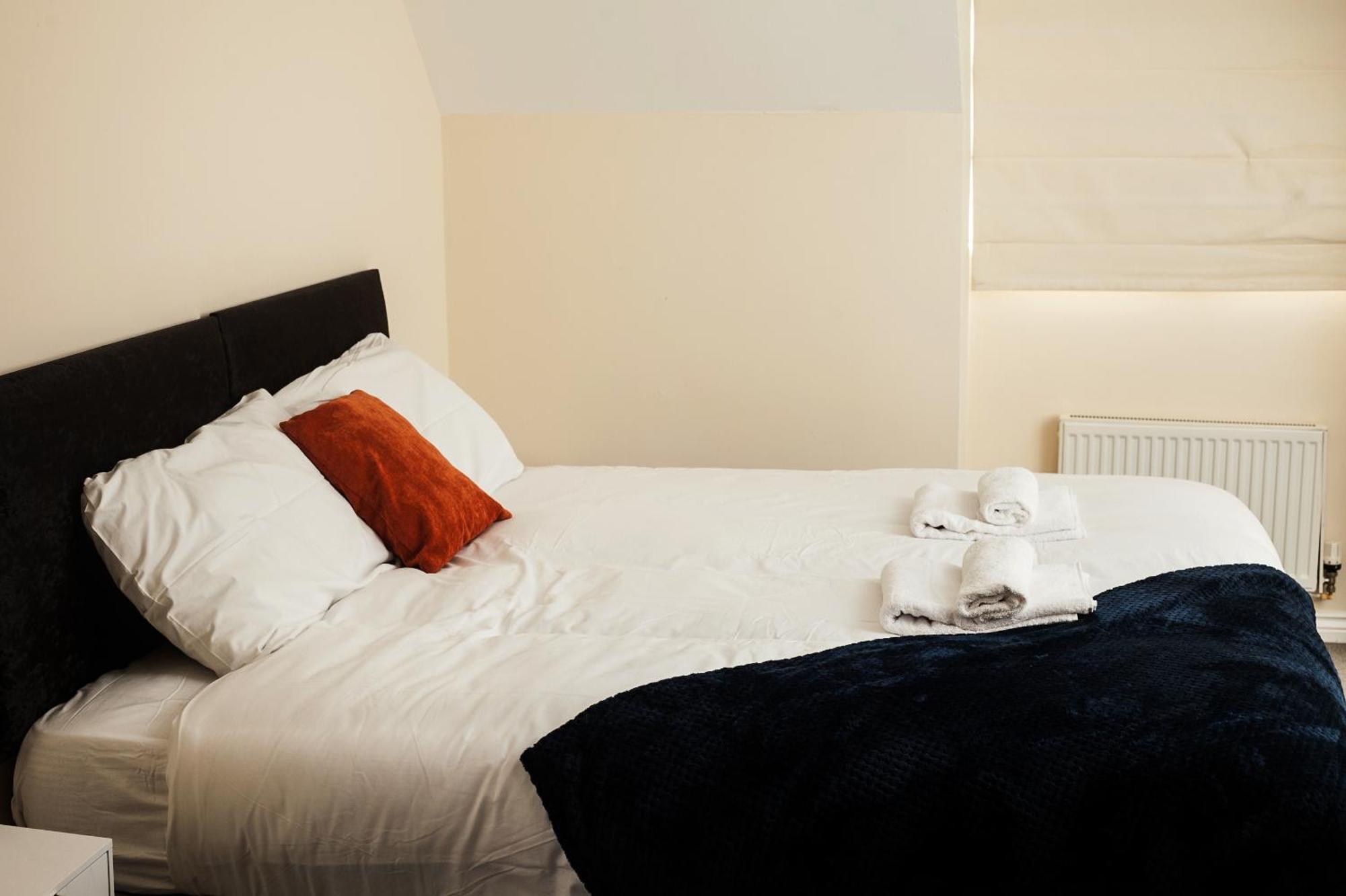 Avril Warwickshire Home Stay Nuneaton Esterno foto