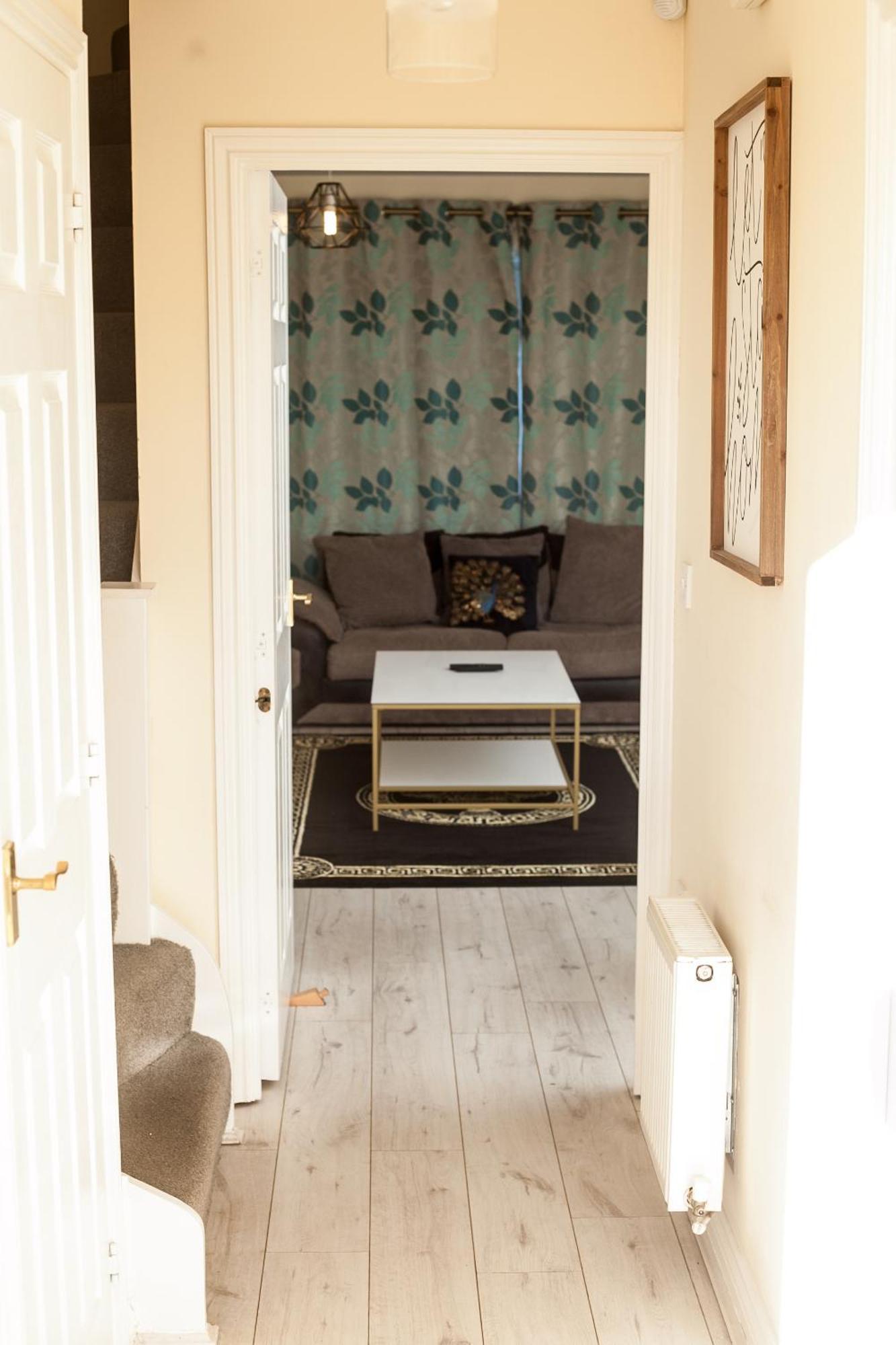 Avril Warwickshire Home Stay Nuneaton Esterno foto