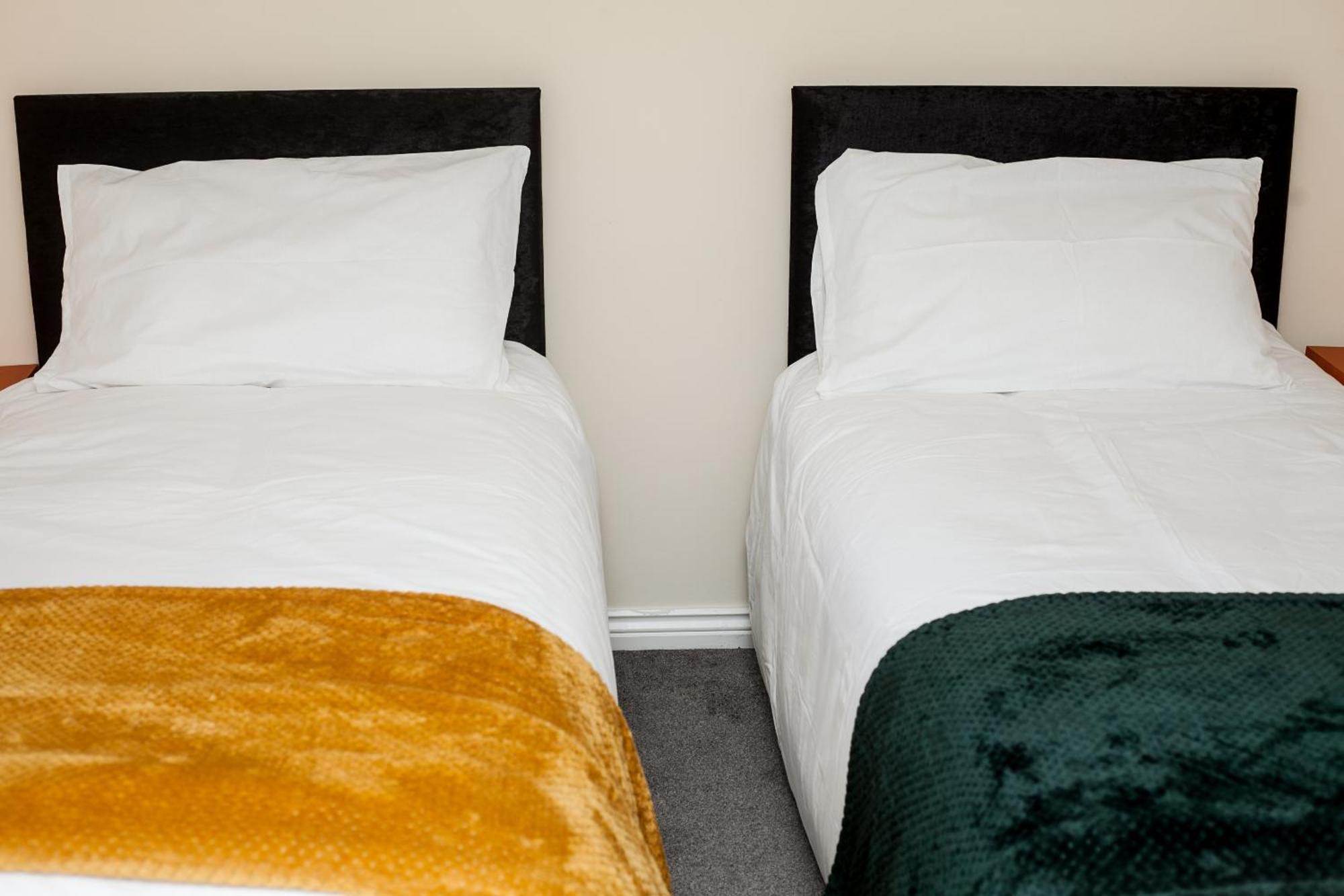 Avril Warwickshire Home Stay Nuneaton Esterno foto