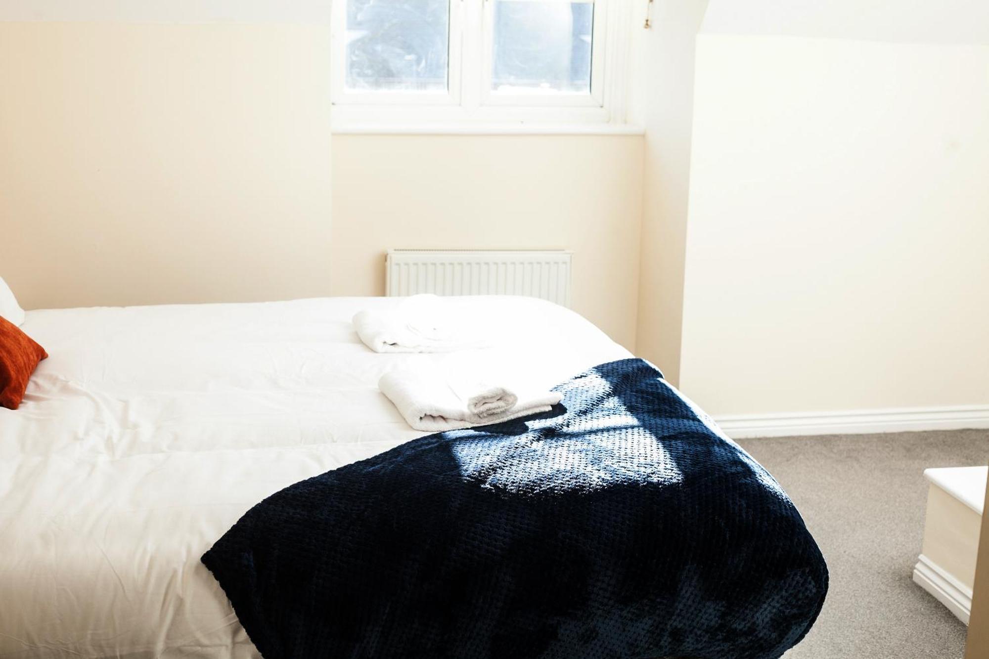 Avril Warwickshire Home Stay Nuneaton Esterno foto
