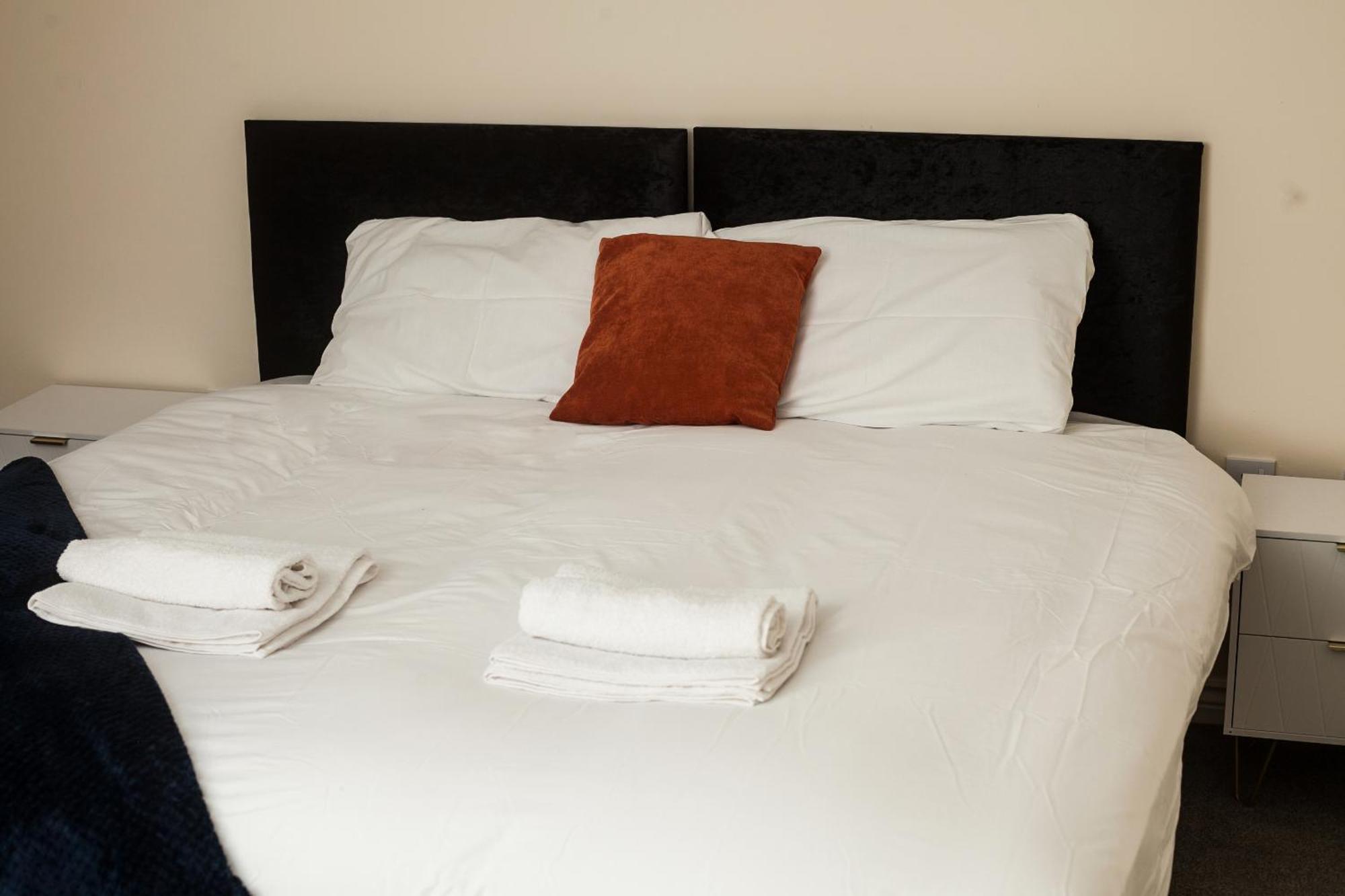 Avril Warwickshire Home Stay Nuneaton Esterno foto