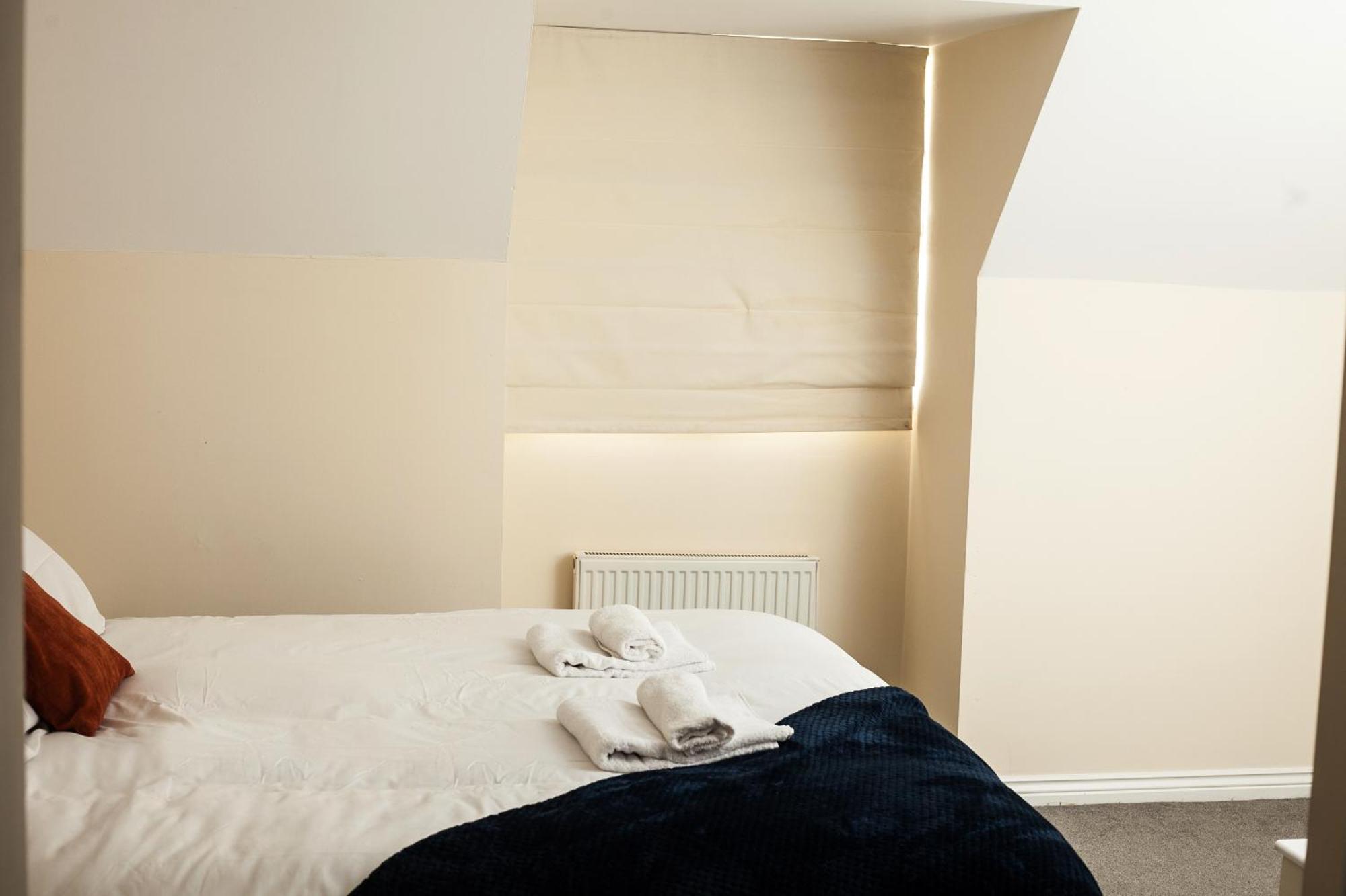 Avril Warwickshire Home Stay Nuneaton Esterno foto