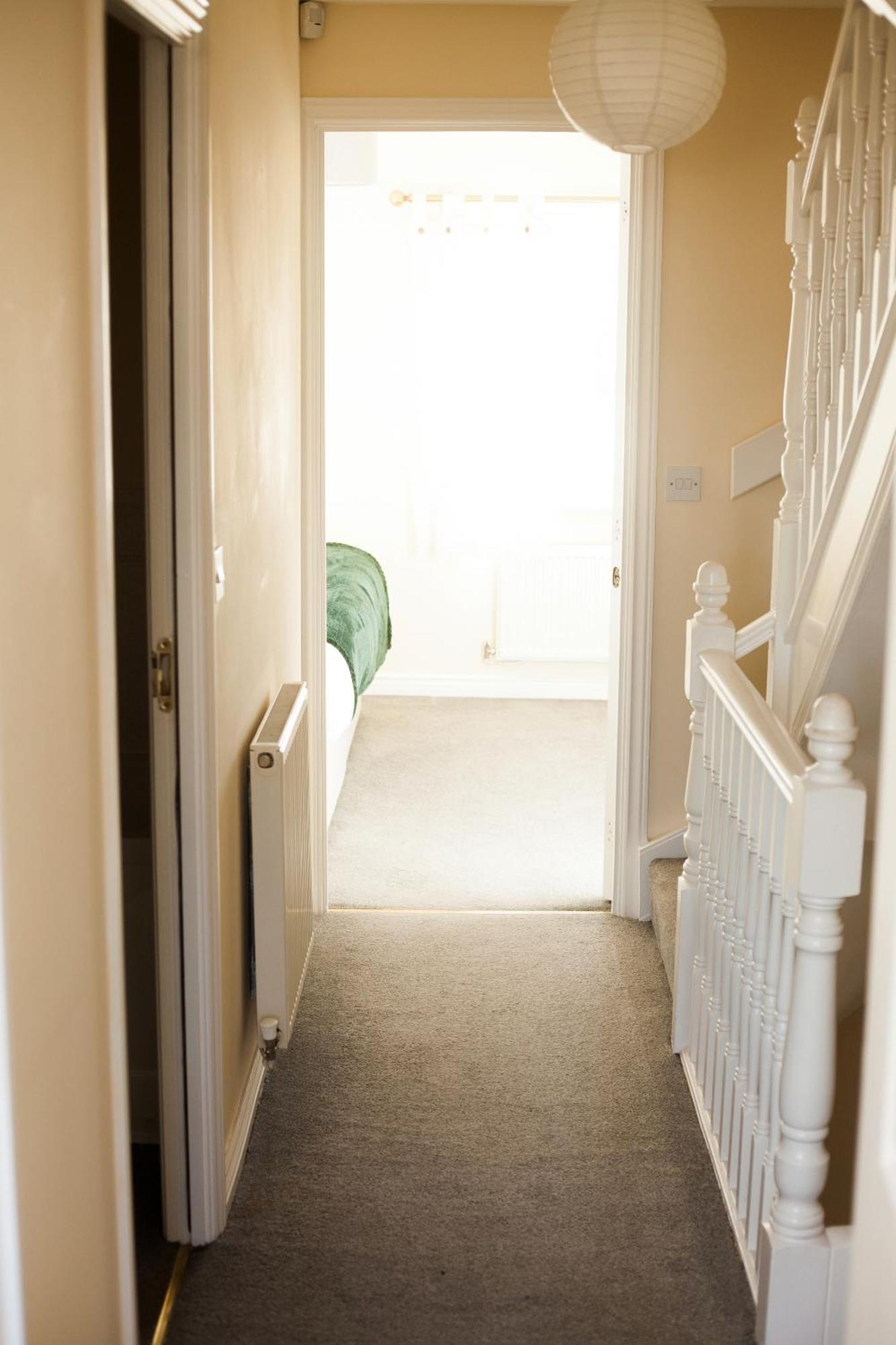 Avril Warwickshire Home Stay Nuneaton Esterno foto