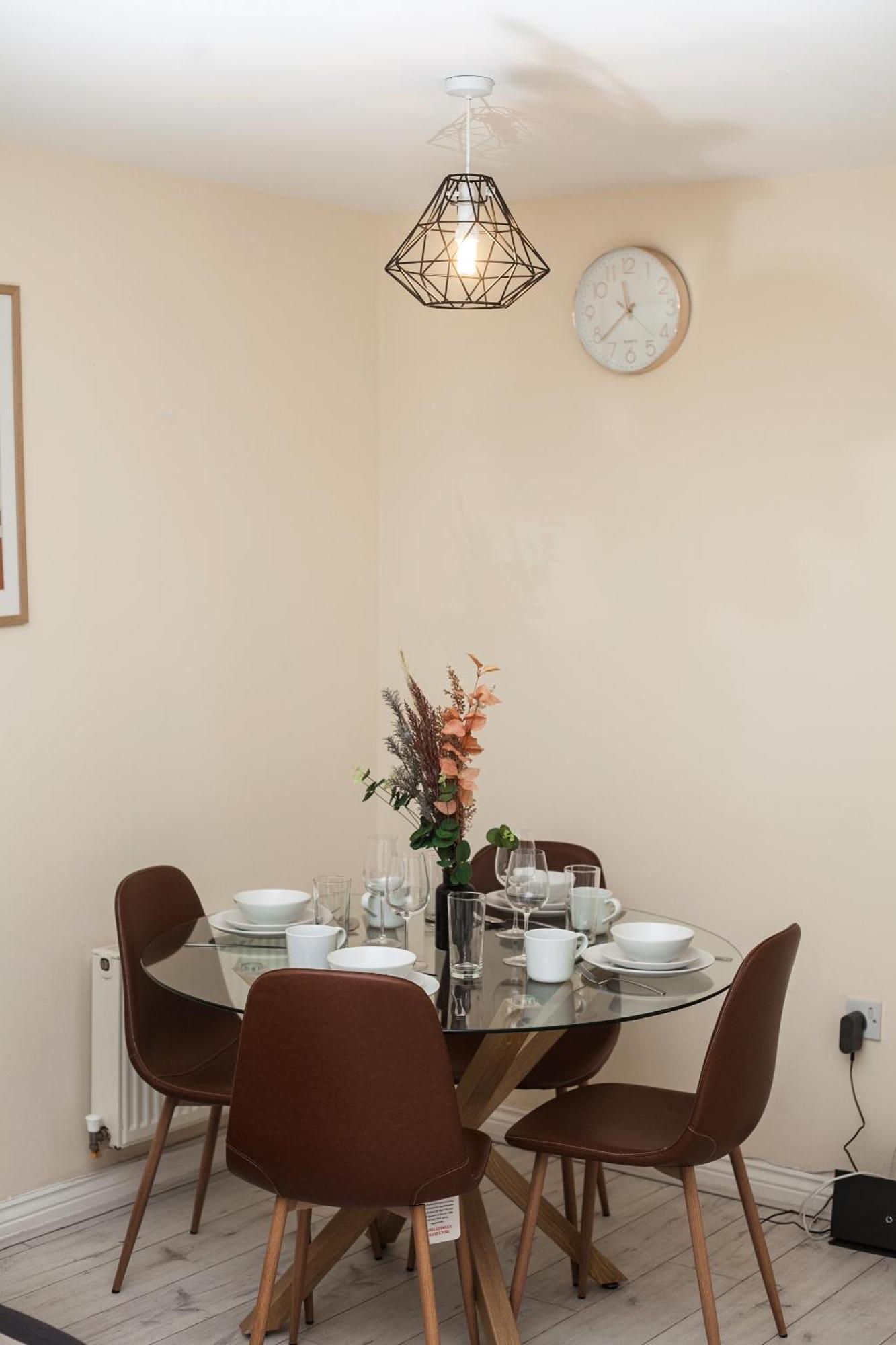 Avril Warwickshire Home Stay Nuneaton Esterno foto