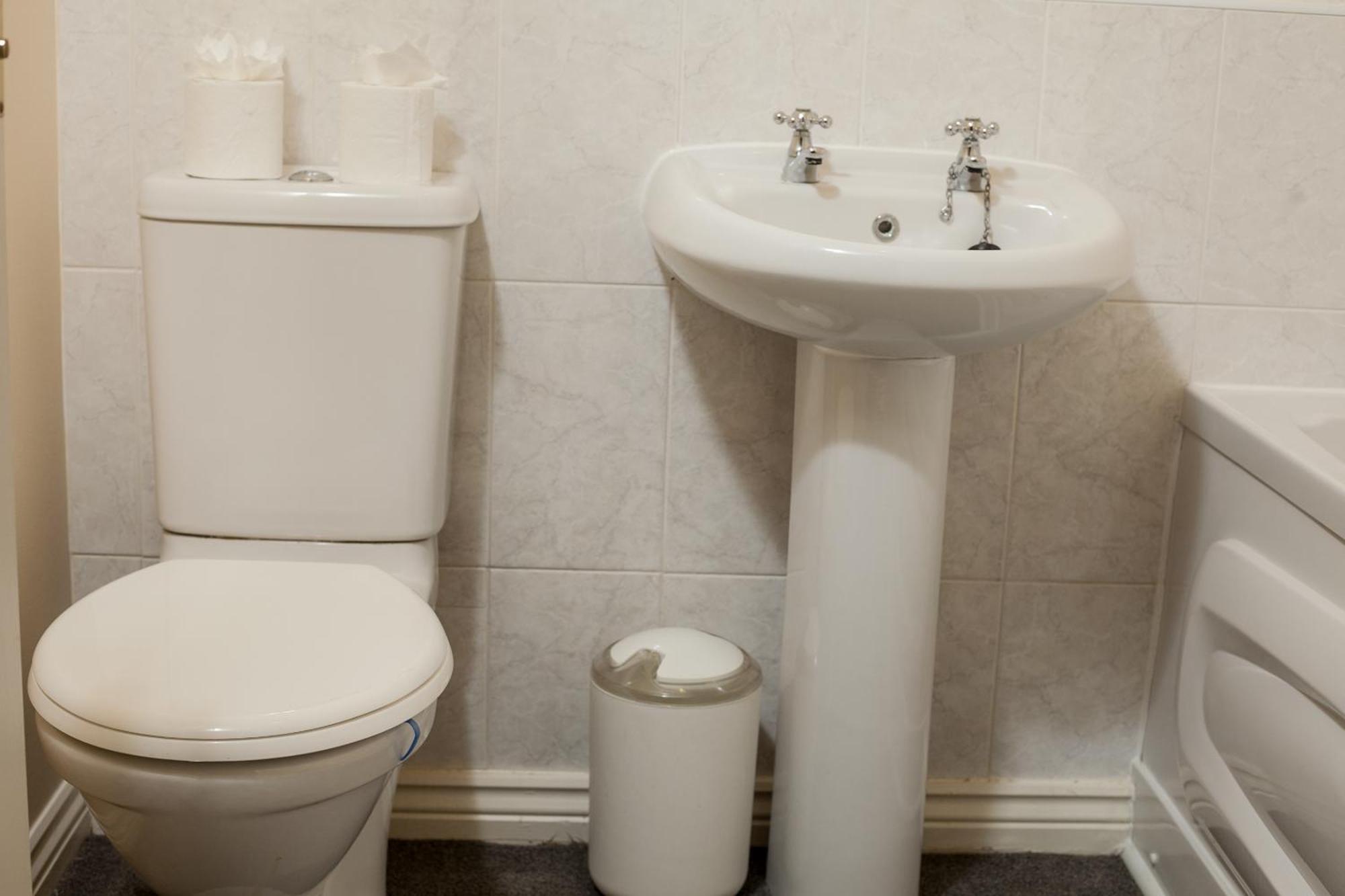 Avril Warwickshire Home Stay Nuneaton Esterno foto