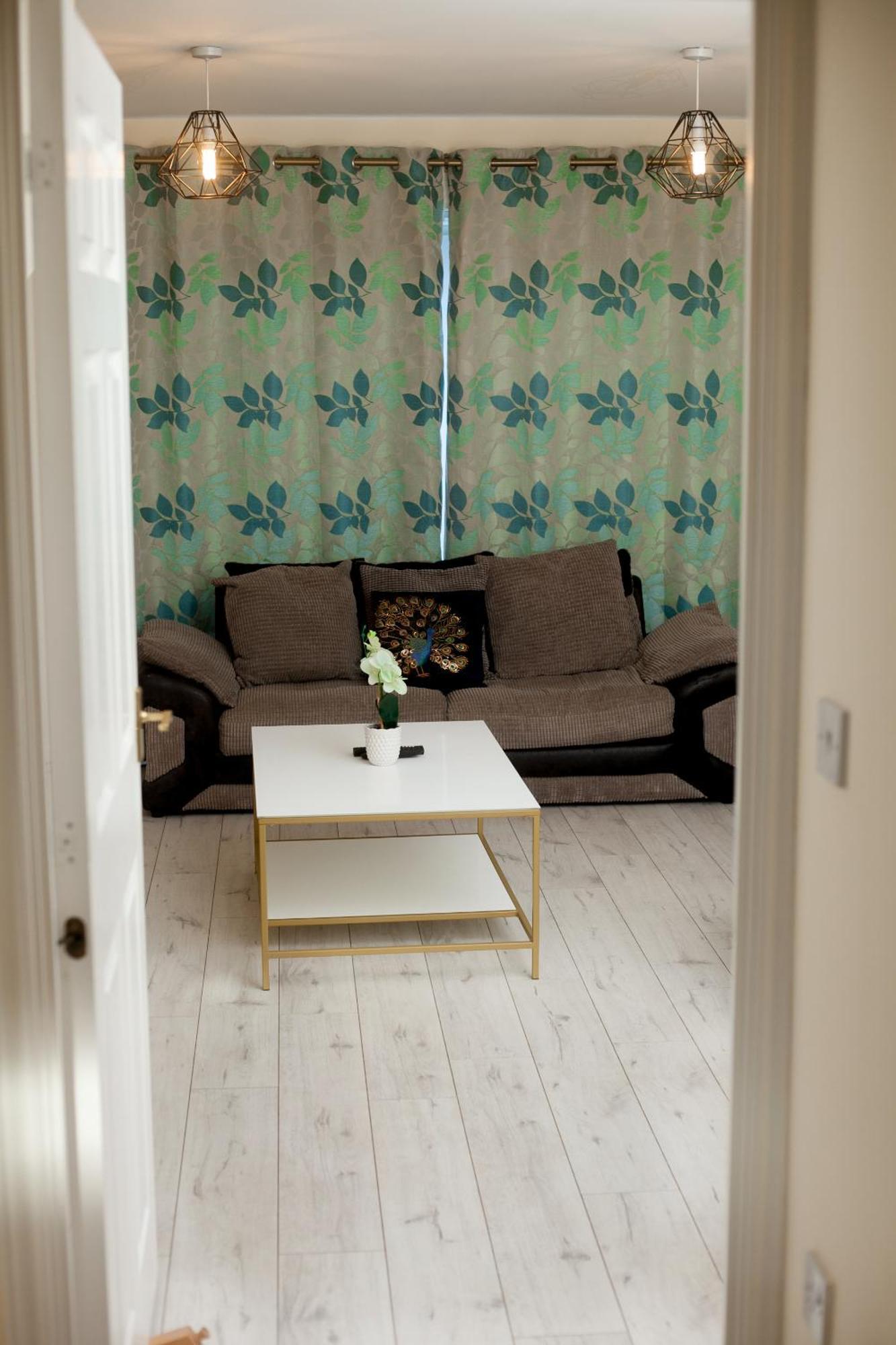 Avril Warwickshire Home Stay Nuneaton Esterno foto